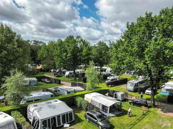 Fully-serviced grass pitch (pet friendly)