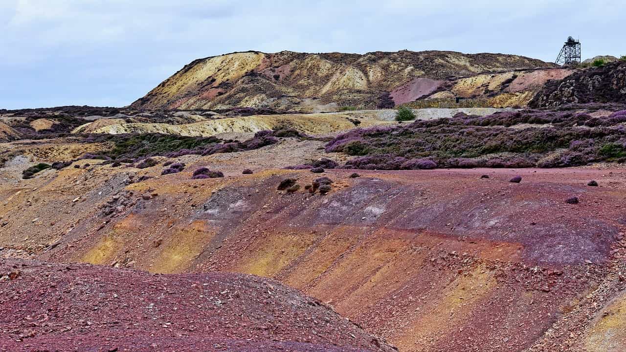 Colourful Parys Mountain on Anglesey (Pixabay)