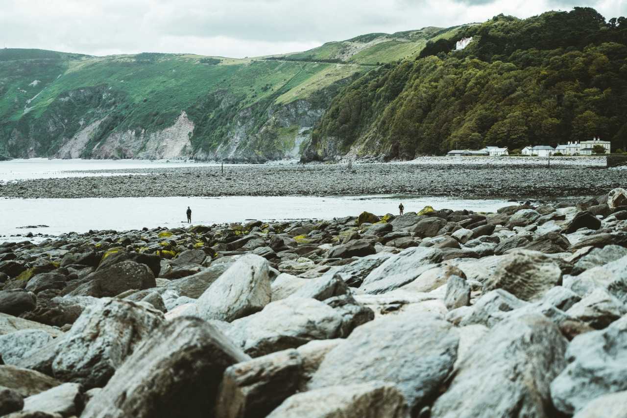Lynmouth Beach (Annie Spratt/Unsplash)