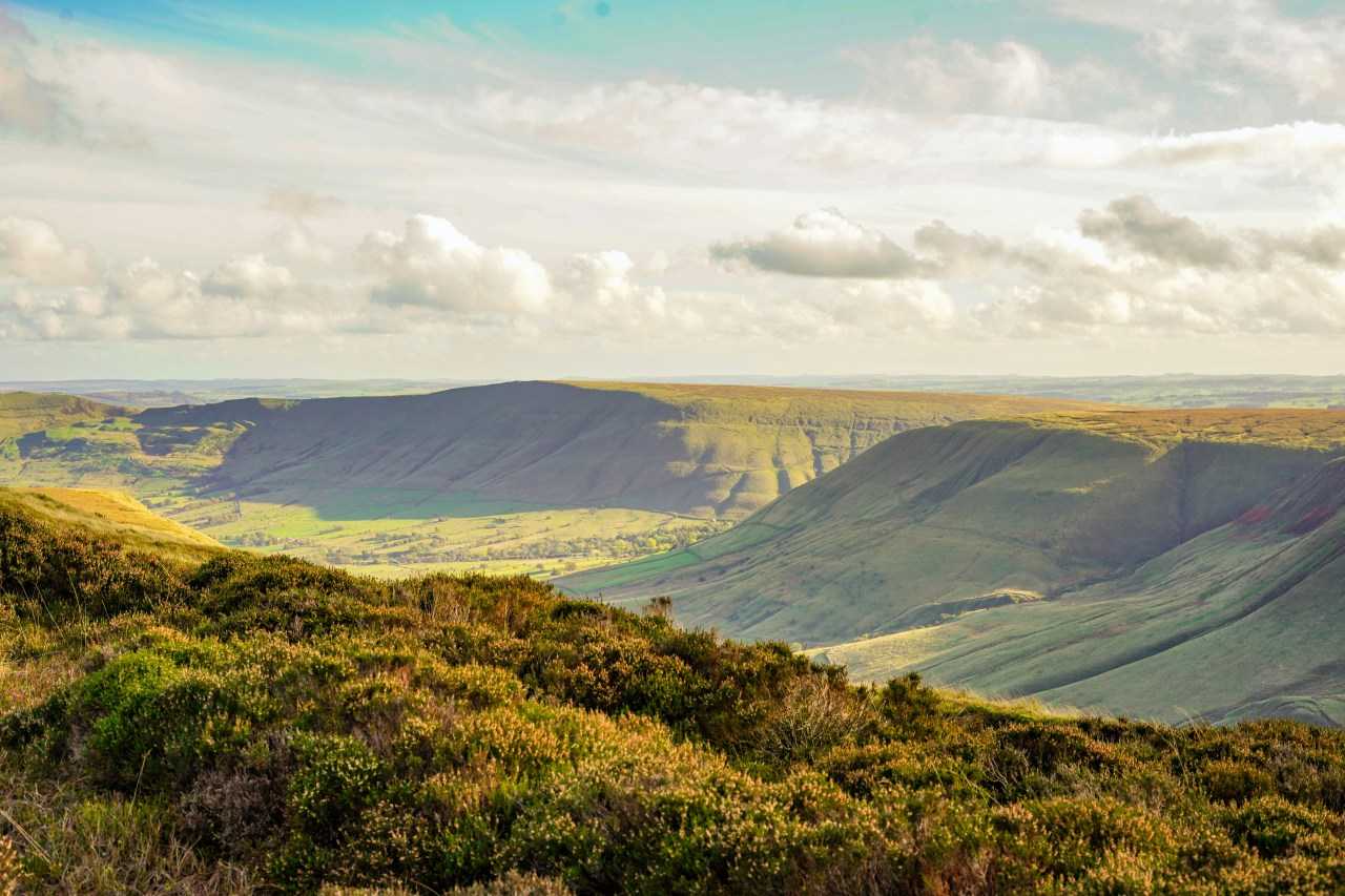 View of the Hope Valley (Tom Wheatley/Unsplash)