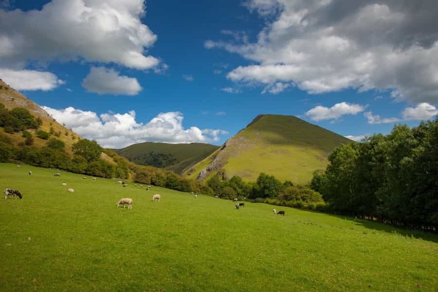 The landmark limestone summit of Thorpe Cloud in Dovedale (iankelsall1/Pixabay)