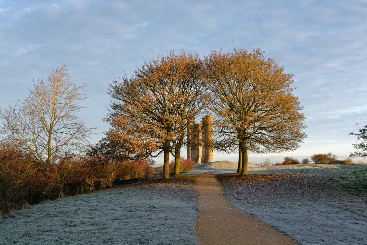 Broadway Tower in winter (Colin Watts on Unsplash)