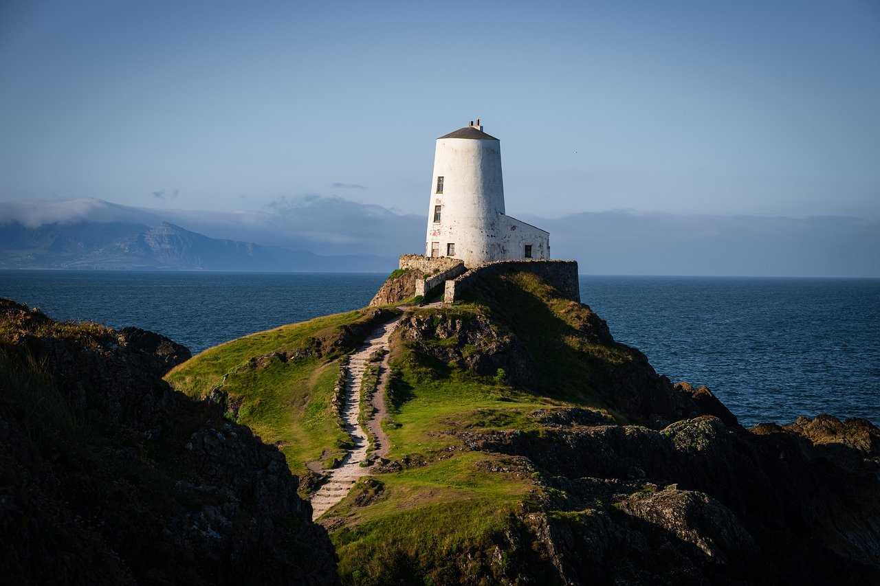 Llanddwyn Island is one of the top places to visit on Anglesey (Ian Procter/Pixabay)