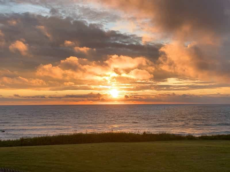 Sea views at Widemouth Bay (Wack / Unsplash)