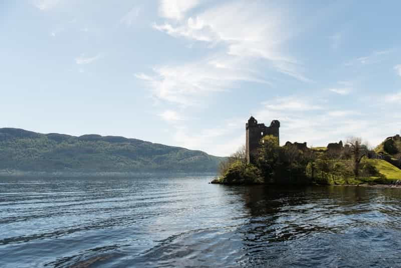 Urquhart Castle overlooking Loch Ness (Ramon Vloon / Unsplash)