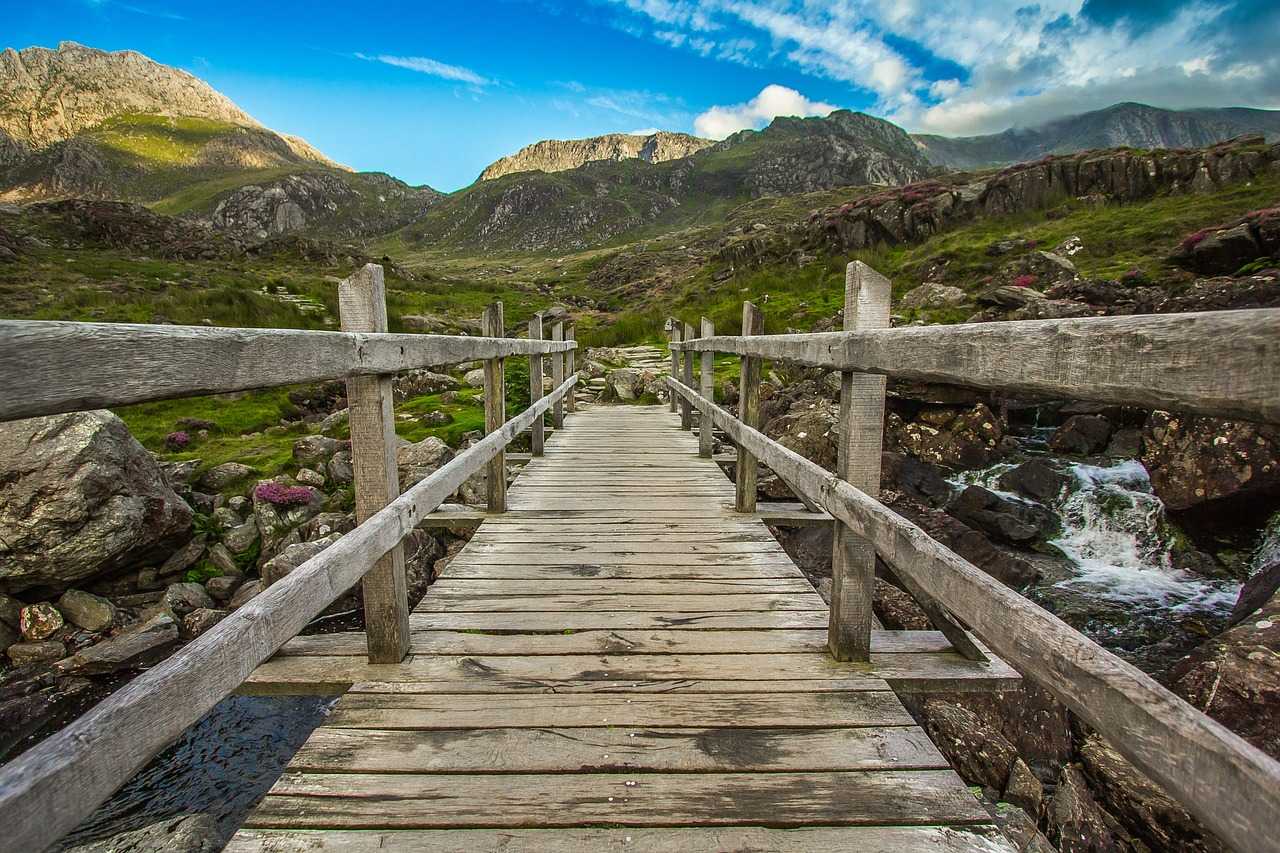 Snowdonia has plenty of easy routes to help you explore the area on foot (Diego Torres/Pixabay)