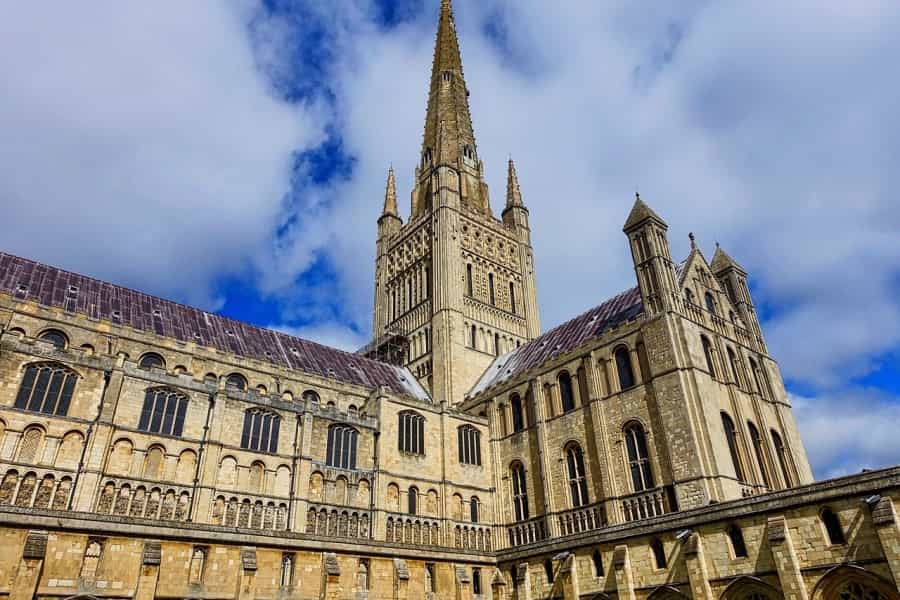 Norwich Cathedral (MemoryCatcher/Pixabay)