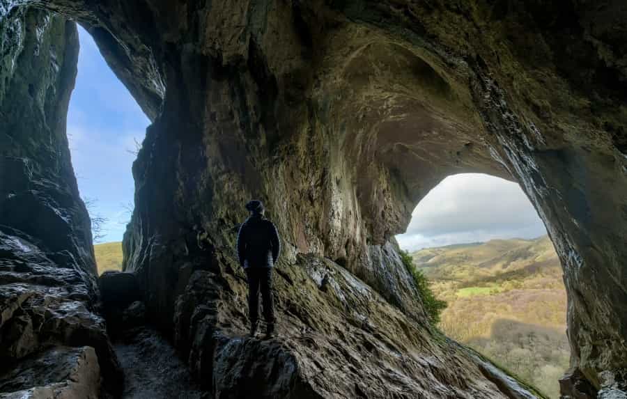 The caves are just as impressive as the hills in the Peak District (v2osk/Unsplash)