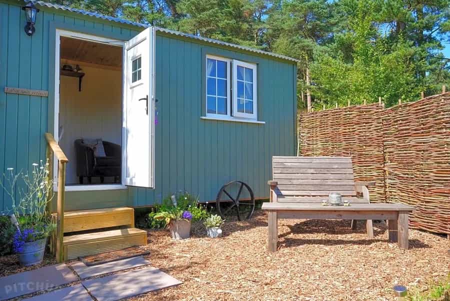Glamping in the Peak District (Pitchup.com)