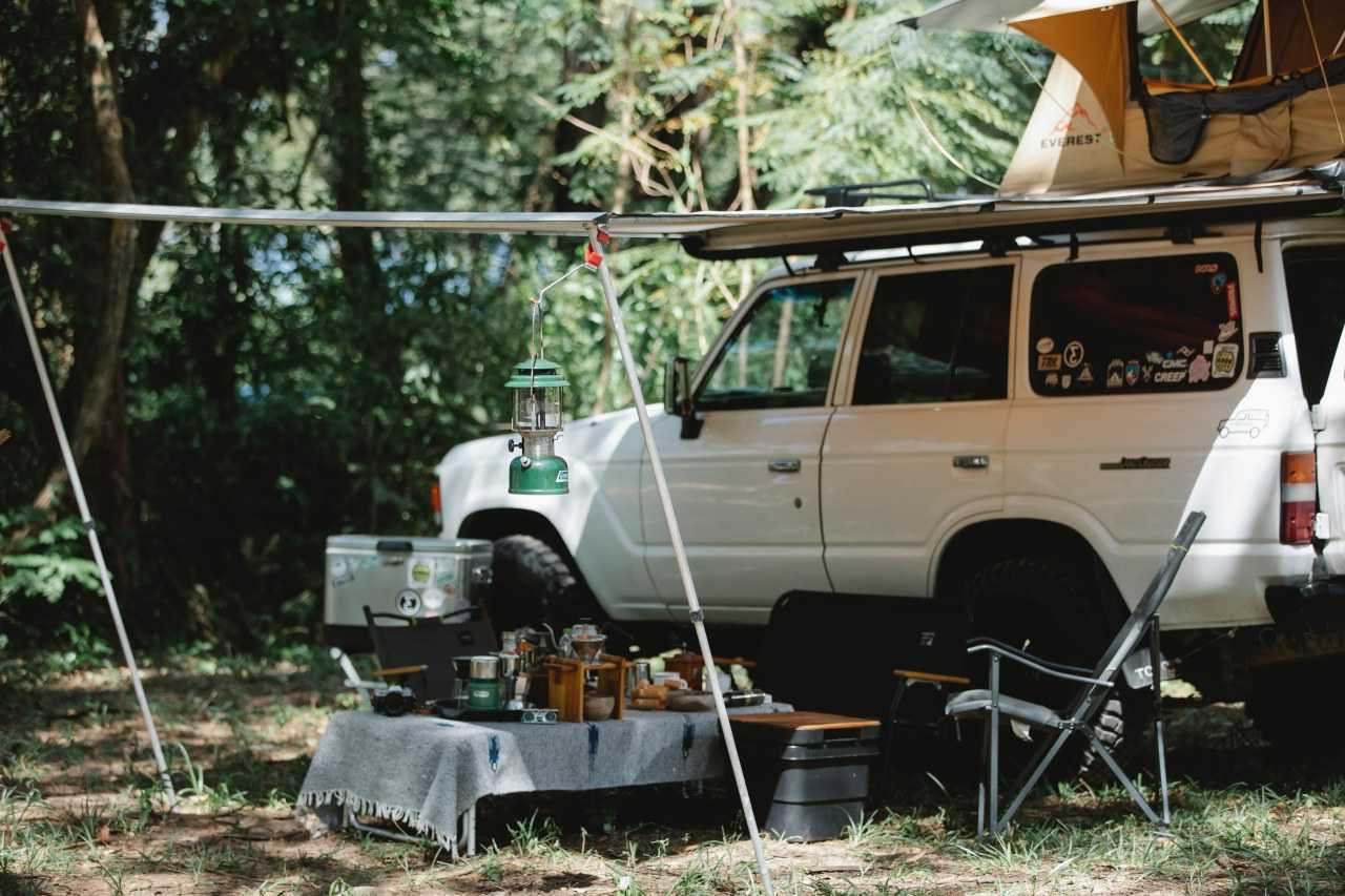 Various different camping accessories (Uriel Mont / Pexels)