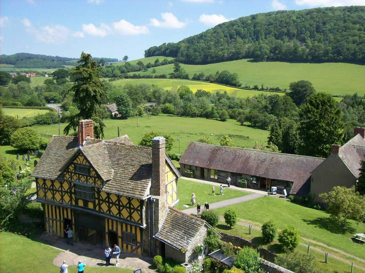 The half-timbered gatehouse of Stokesay Castle (Pixabay)