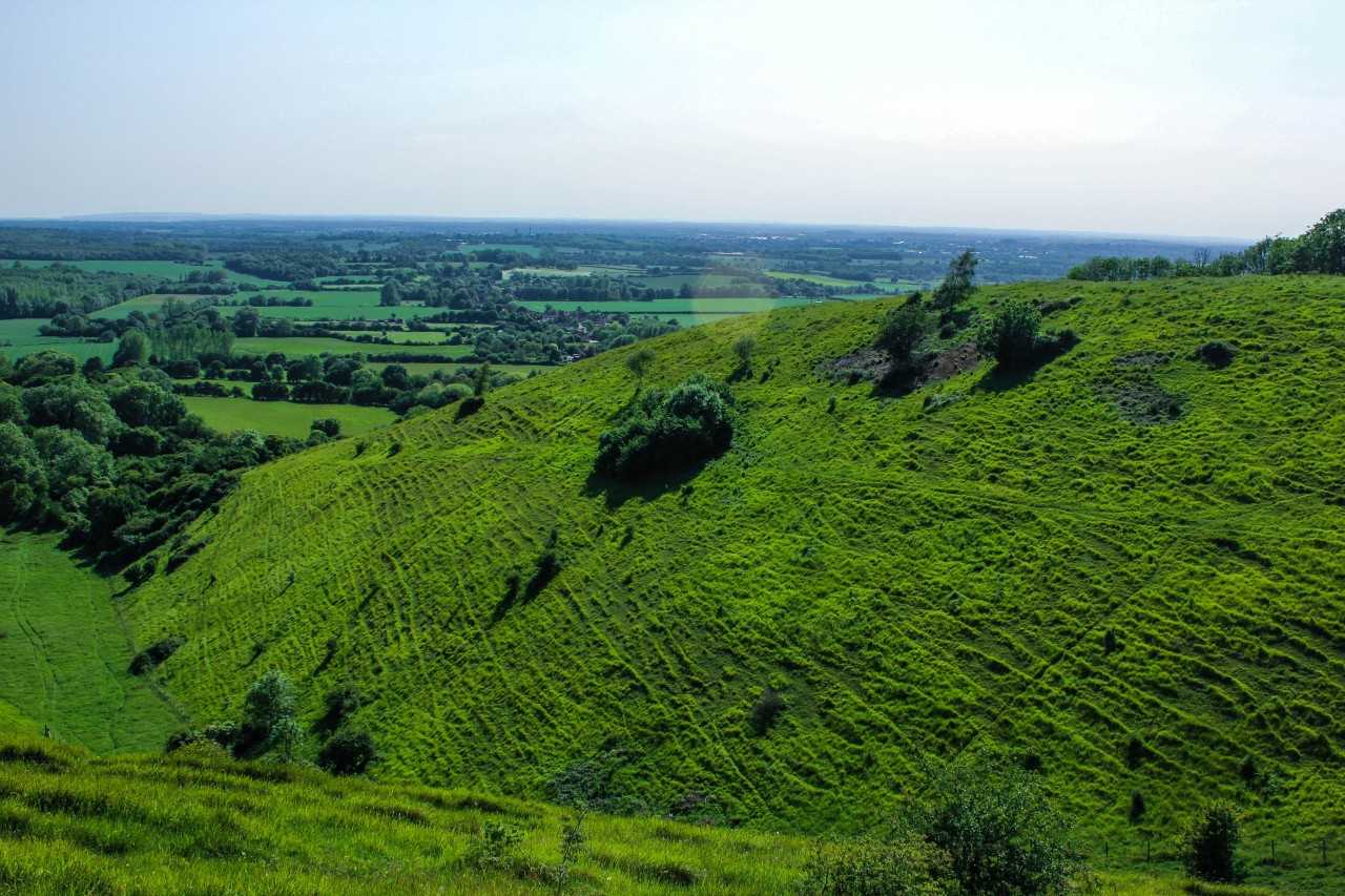 Devil’s Kneading Trough on the Kent Downs (Harry Tasou / Unsplash)