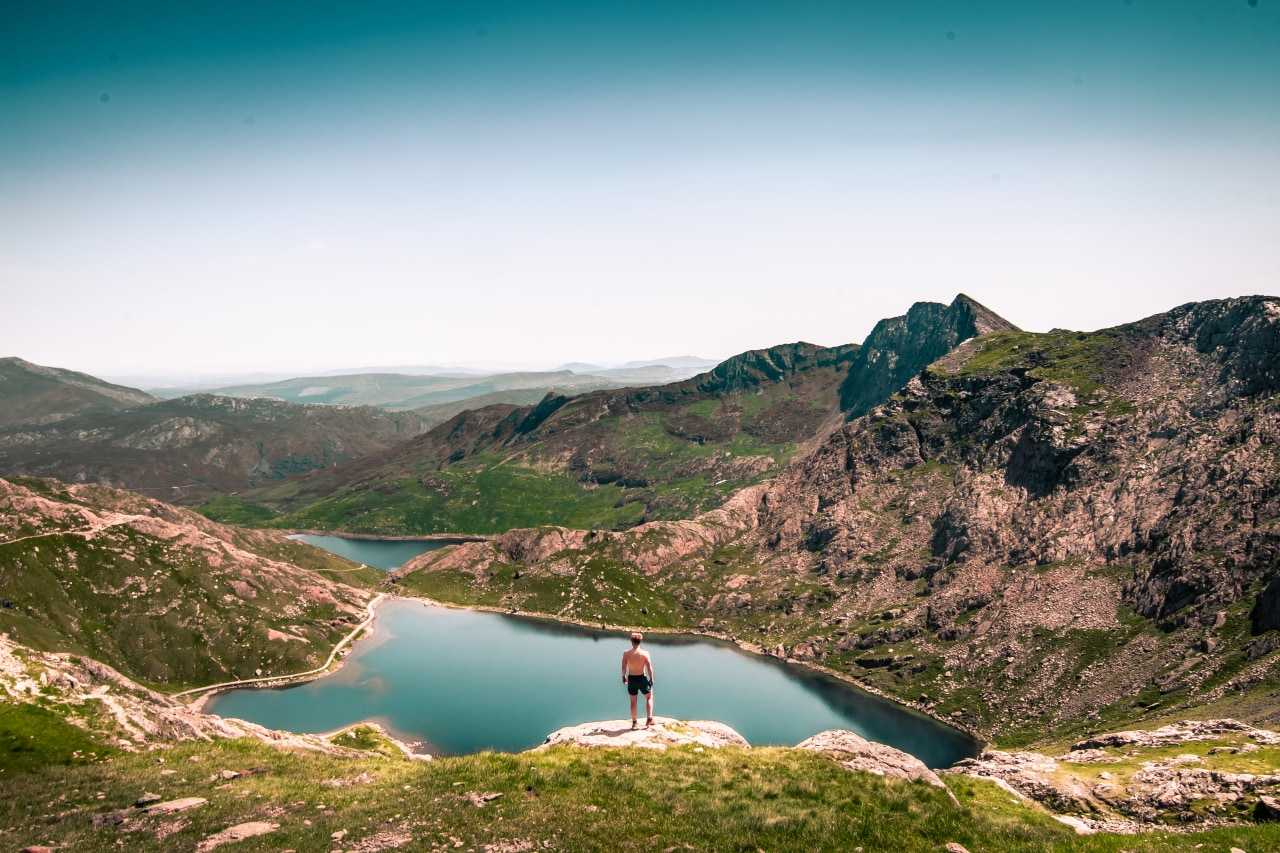 A lake in Snowdonia National Park (Patrick Gillespie / Unsplash)