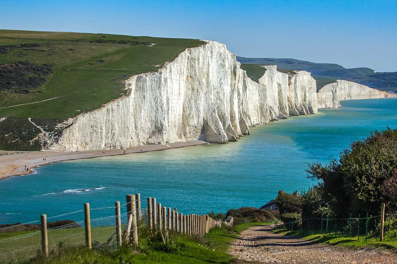 Cuckmere Haven and the Seven Sisters (diego_torres/Pixabay)