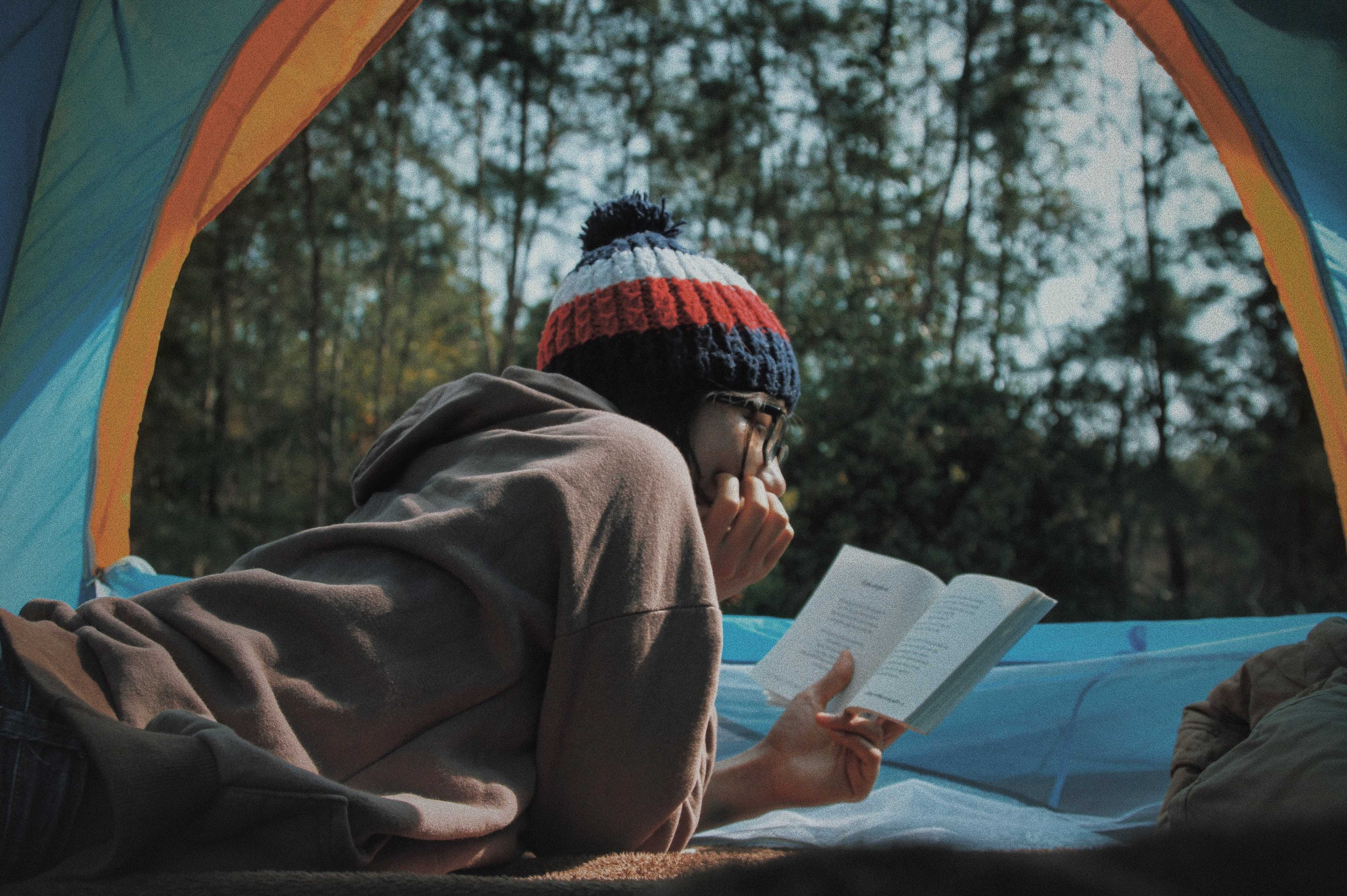 Bring along books and games for those quiet moments on your camping trip (photo: Lê Tän/Unsplash)