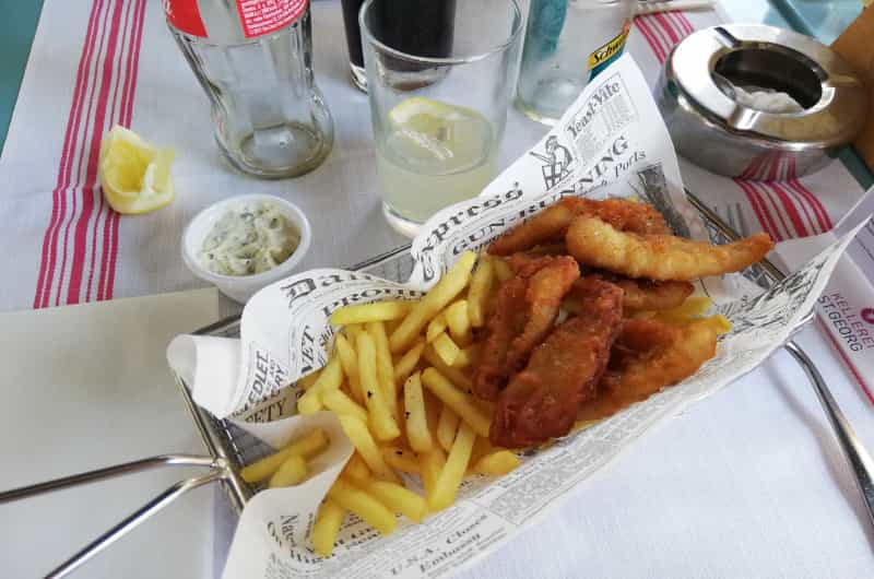 Traditional fish and chips (Samuel tresch on Unsplash)