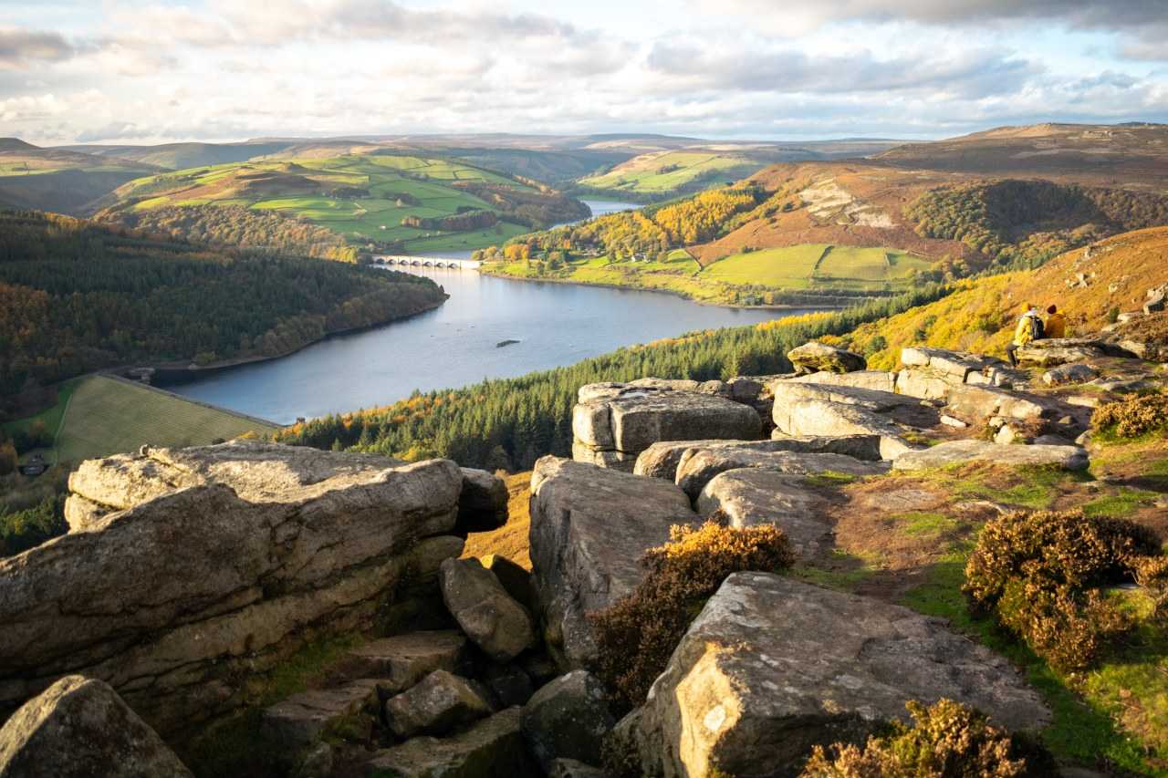 The Peak District is home to sweeping scenery (Zhi Xuan Hew on Unsplash)