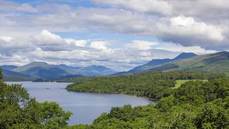 The green and blue of Loch Lomond (Katja S. Verhoeven on Pixabay)