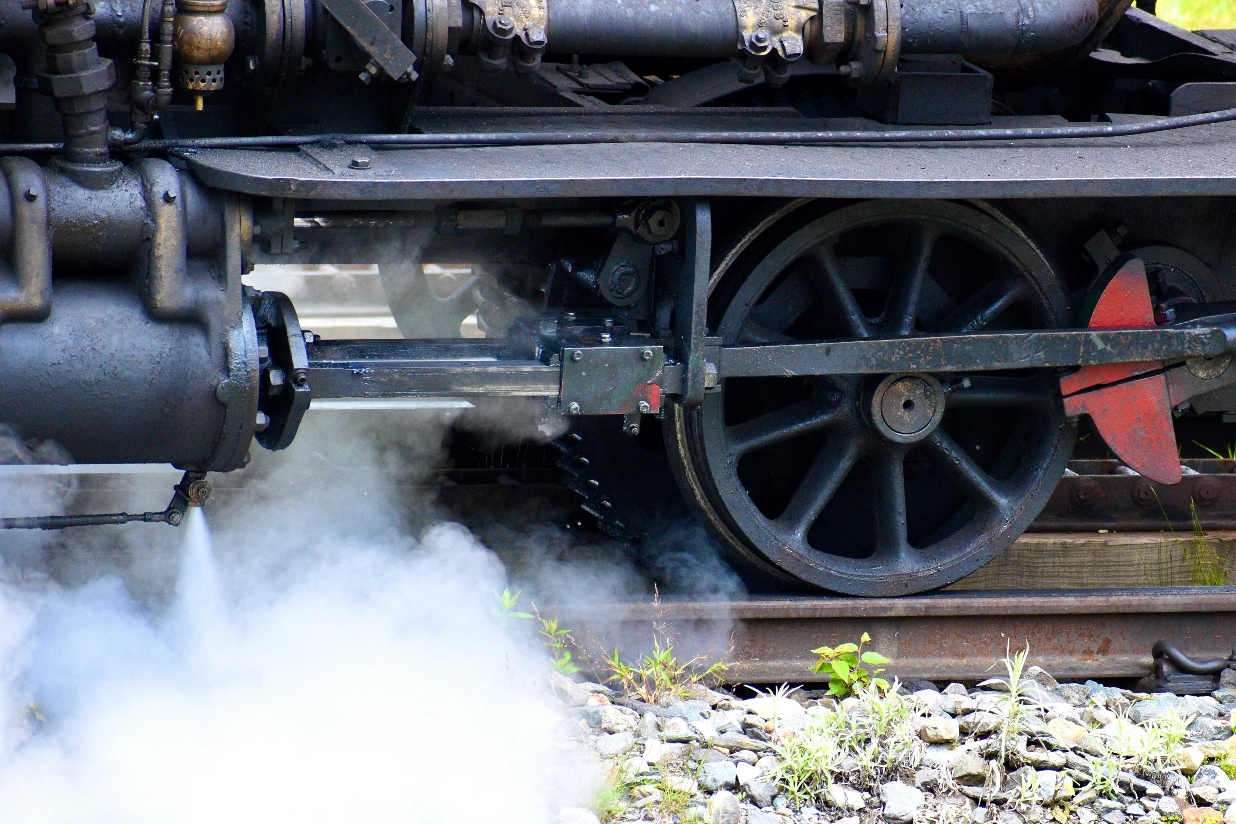 Experience a steam train ride in Leicestershire (Thomas Dewey/Unsplash)