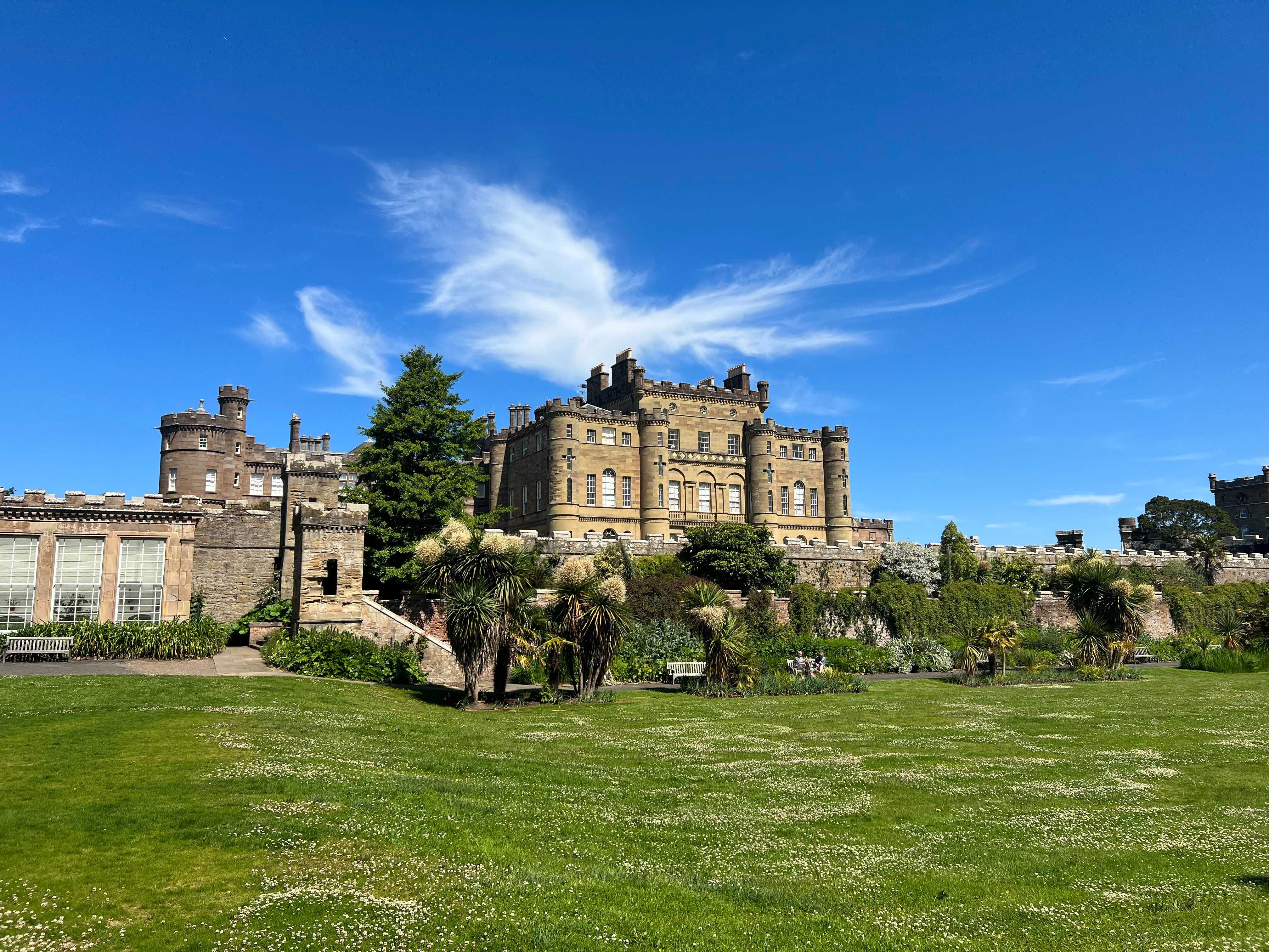 Culzean Castle and Gardens (Vivs Long-Ferguson/Unsplash)