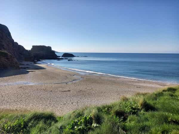 Wide sandy beaches 