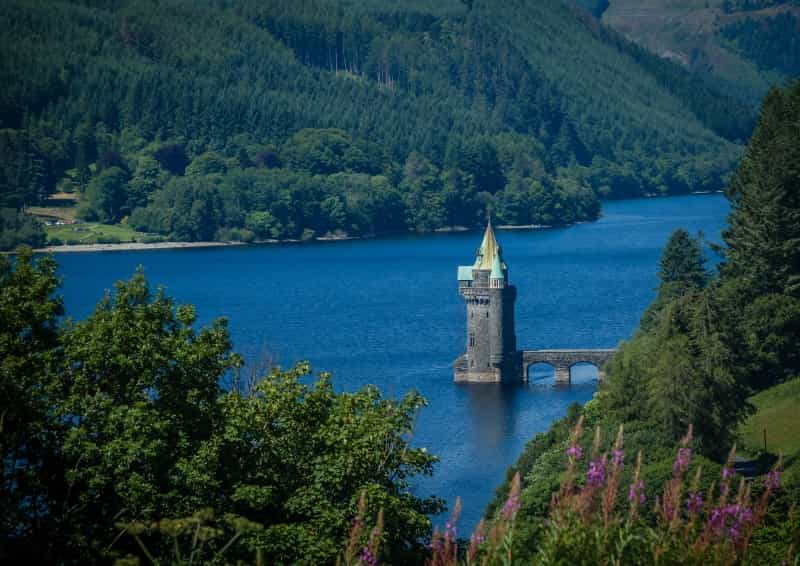 The Straining Tower on Lake Vyrnwy (James Armes on Unsplash)