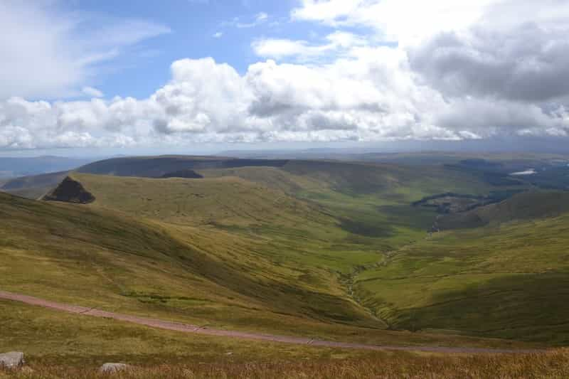 The nearby hills of the Brecon Beacons (Andy Wallace on Pixabay)