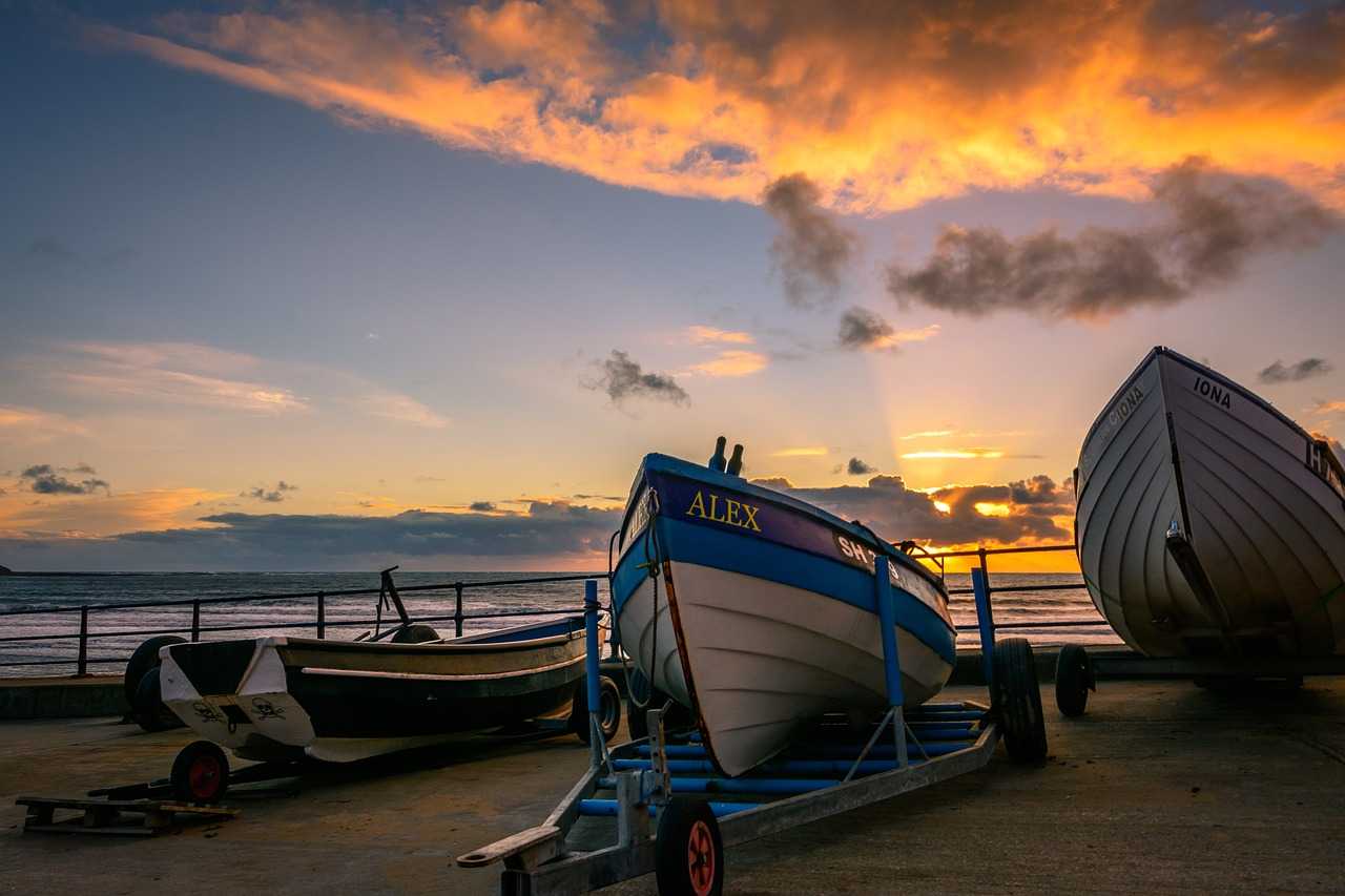 Golden hour on the Yorkshire coastline (Tim Hill/Pixabay)