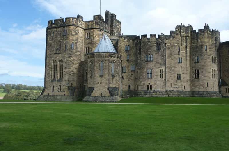 Alnwick Castle (LynnB from Pixabay)