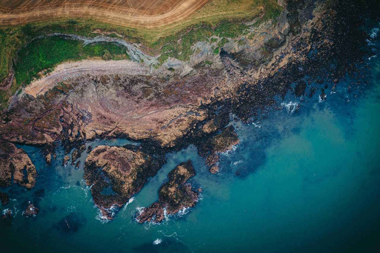 Explore the stunning coastline of East Lothian (Milosz Falinski on Unsplash)