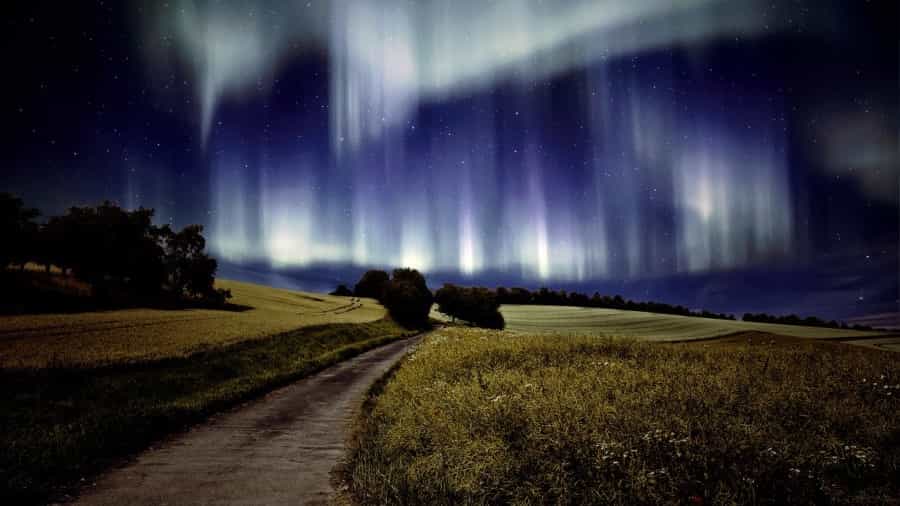 The Northern Lights out in an occasional appearance in the national park (TheDigitalArtist/Pixabay)