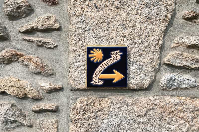 Sign indicating the Camino pilgrim path (Max Kukurudziak / Unsplash)