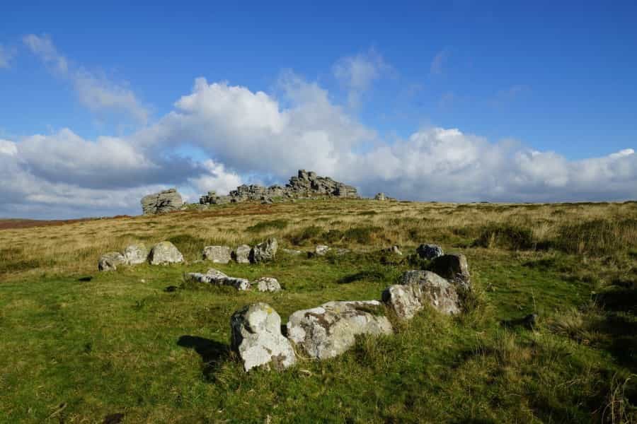 Tor with stone ring (Rob Hughes/Pixabay)