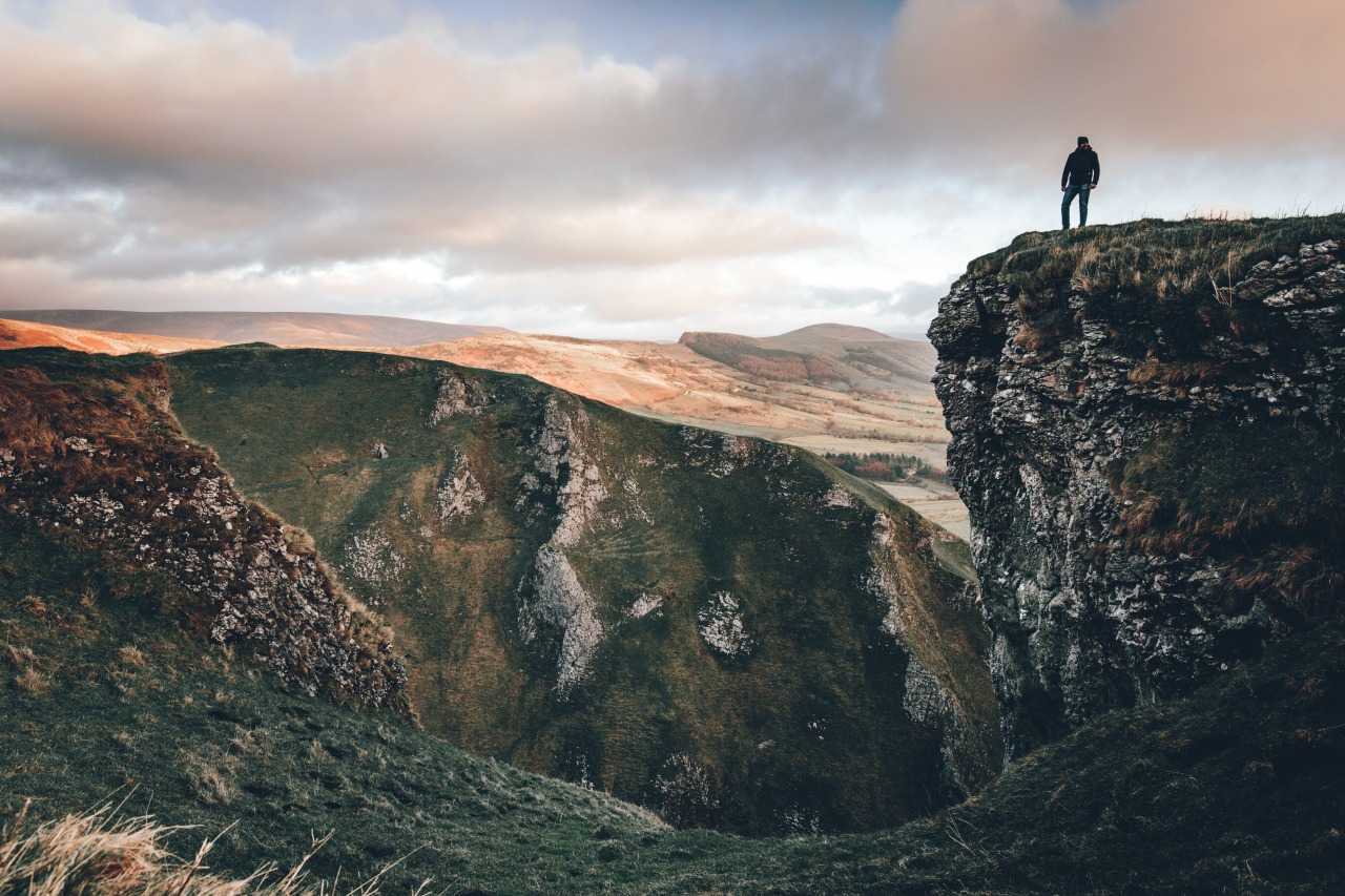 The dramatic landscape of the Peak District National Park (Ali Gooya on Unsplash)