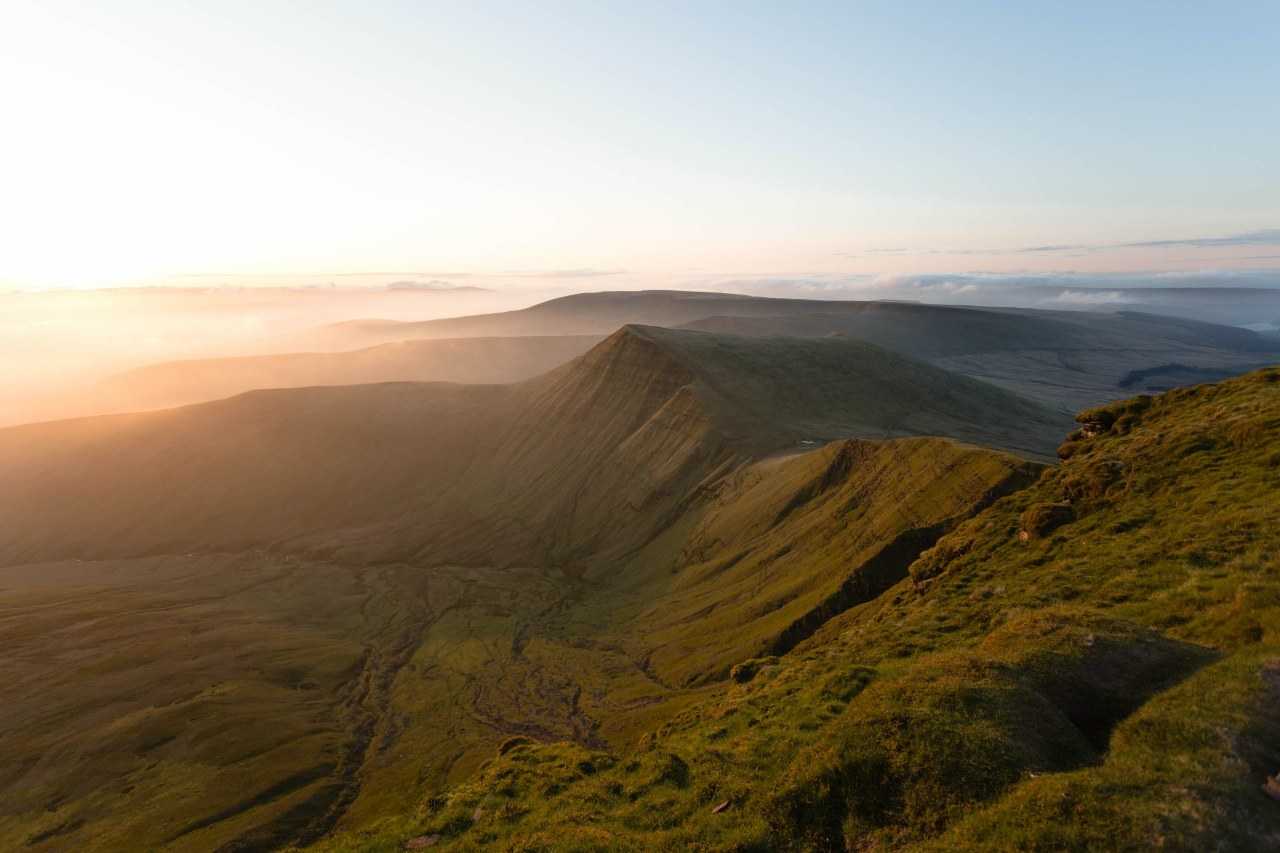 Sunrise at Pen y Fan, a peak in Brecon Beacons National Park (Samuel Thompson / Unsplash)