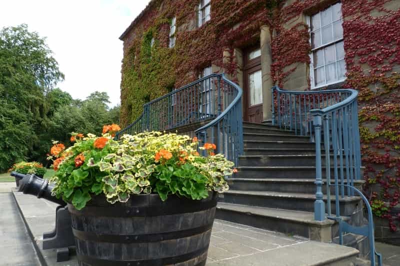 Erddig’s ivy-clad exterior (Meatle on Pixabay)