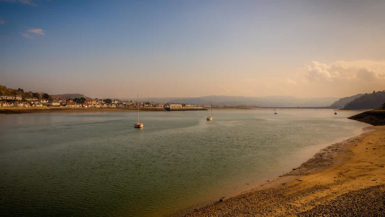 The riverside at Deganwy (Ian Procter/Pixabay)