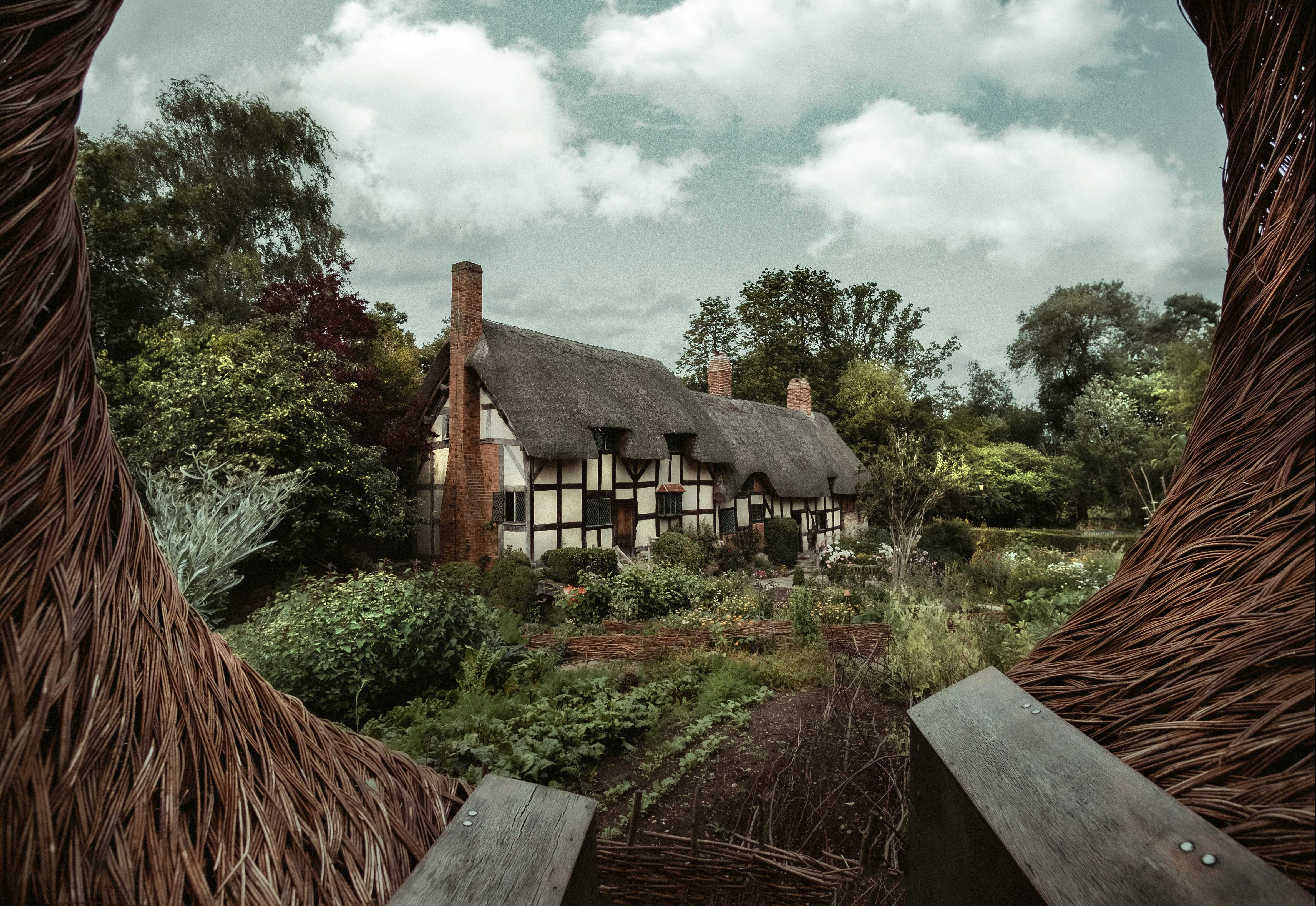 Anne Hathaway’s Cottage in Stratford-upon-Avon (Zoltan Tasi/Unsplash)