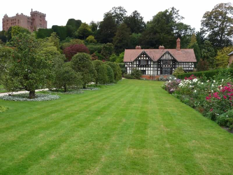 The garden at Powis Castle (Gibbon FitzGibbon on Unsplash)