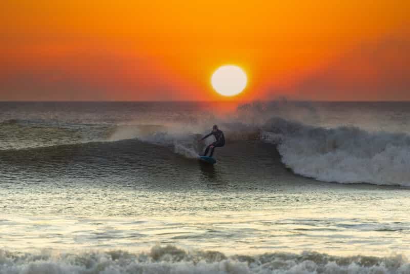 A Welsh sunset surf (​​Carl Jorgensen on Unsplash)