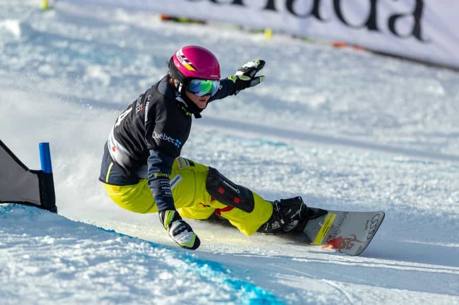 Snowboarding (Andre Ouellet/Unsplash)
