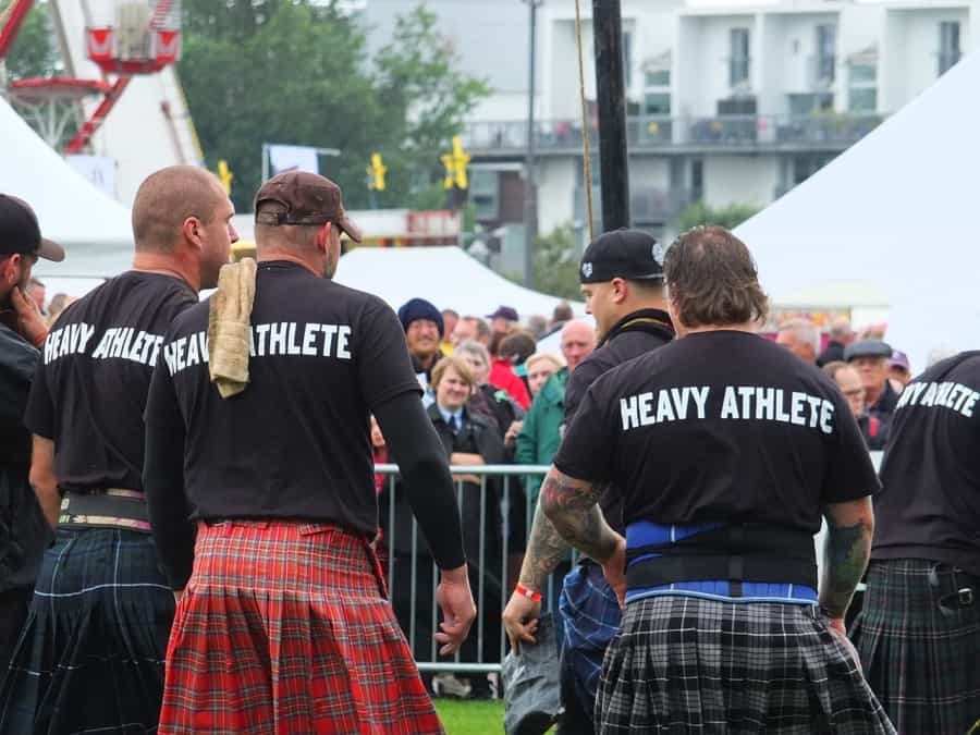 Athletes at a traditional Highland games (Pixabay)