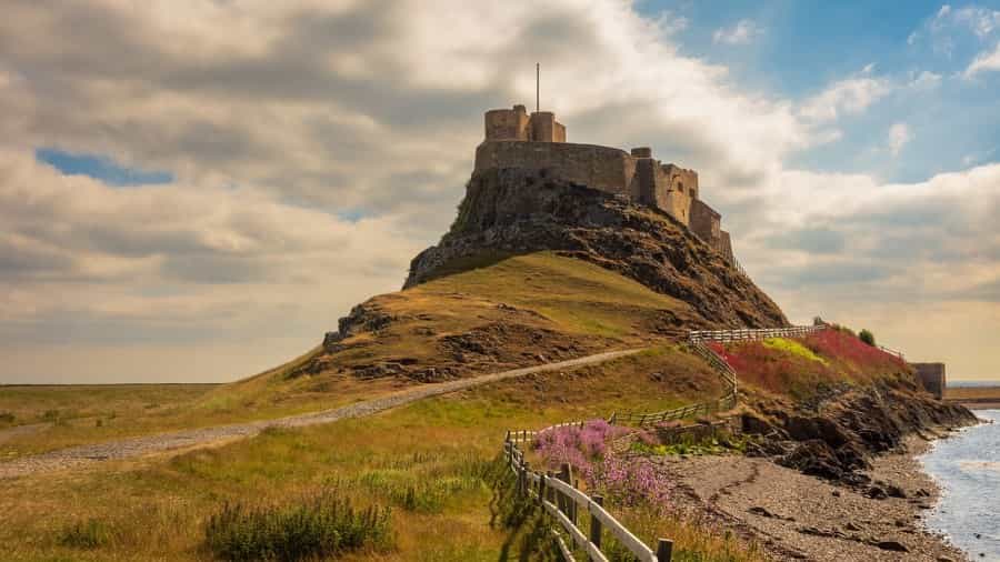 Durham castle is now party of the university (Emphyrio/Pixabay)