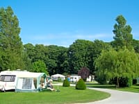Plass på gressplen , med strøm