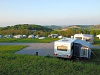 Emplacement sur herbe avec électricité