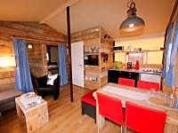 Safaritent 2 slaapkamers (tot 6 personen)