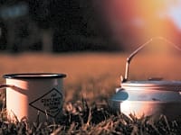 Copper θέση για σκηνή ή αυτοκινούμενο τροχόσπιτο σε γρασίδι με ρεύμα