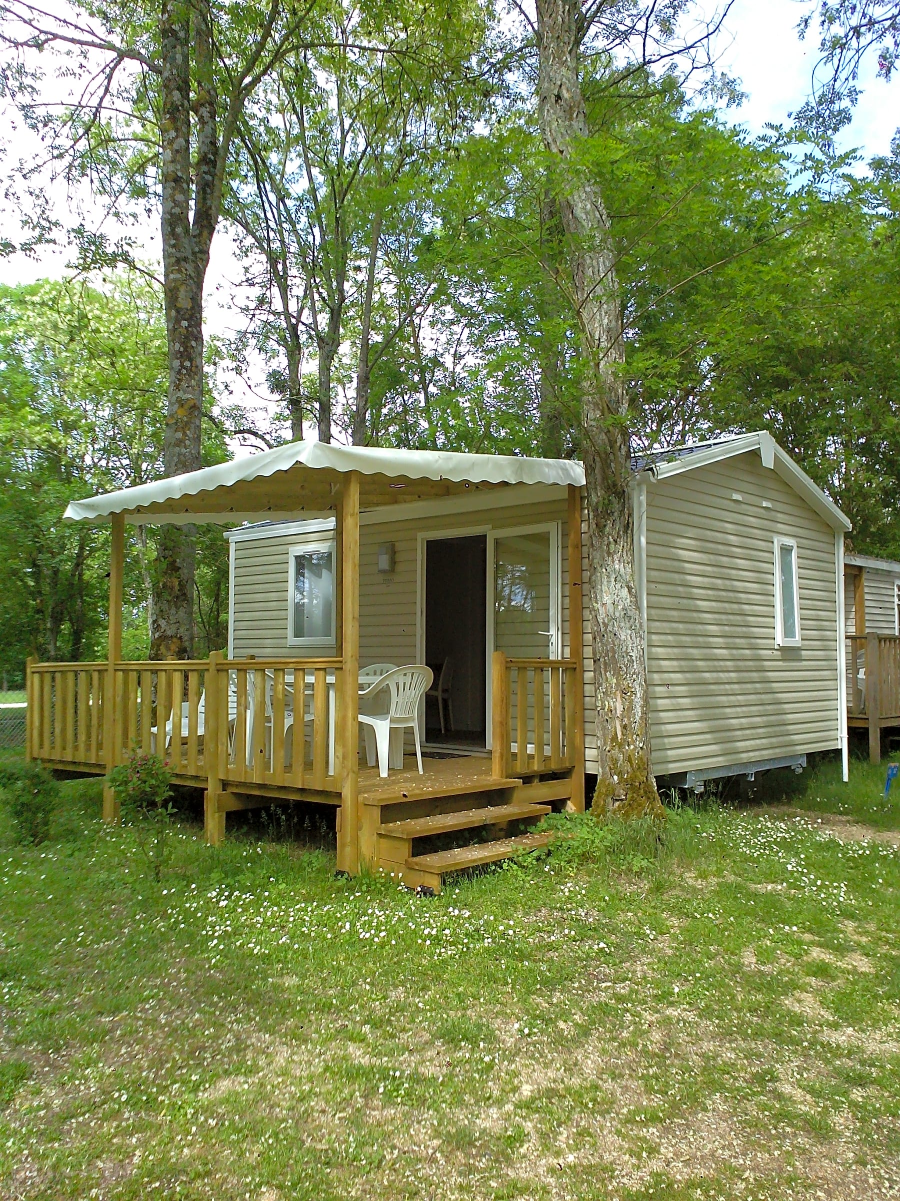 Camping Les Portes De Sancerre Saint Satur Tarifs 2020 Pitchup
