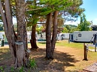 Parcel·la de terra dur amb electricitat per a caravanes