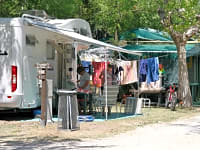 Piazzola camper N.271 su erba con elettricità facoltativa